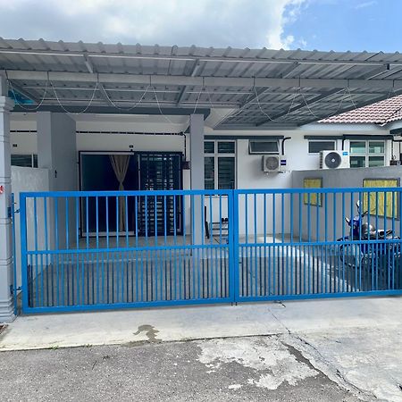 Homestay Cikgu Nora Near Uthm Kptm Kktm Ipg Moslim Onli Kampong Seri Gading エクステリア 写真