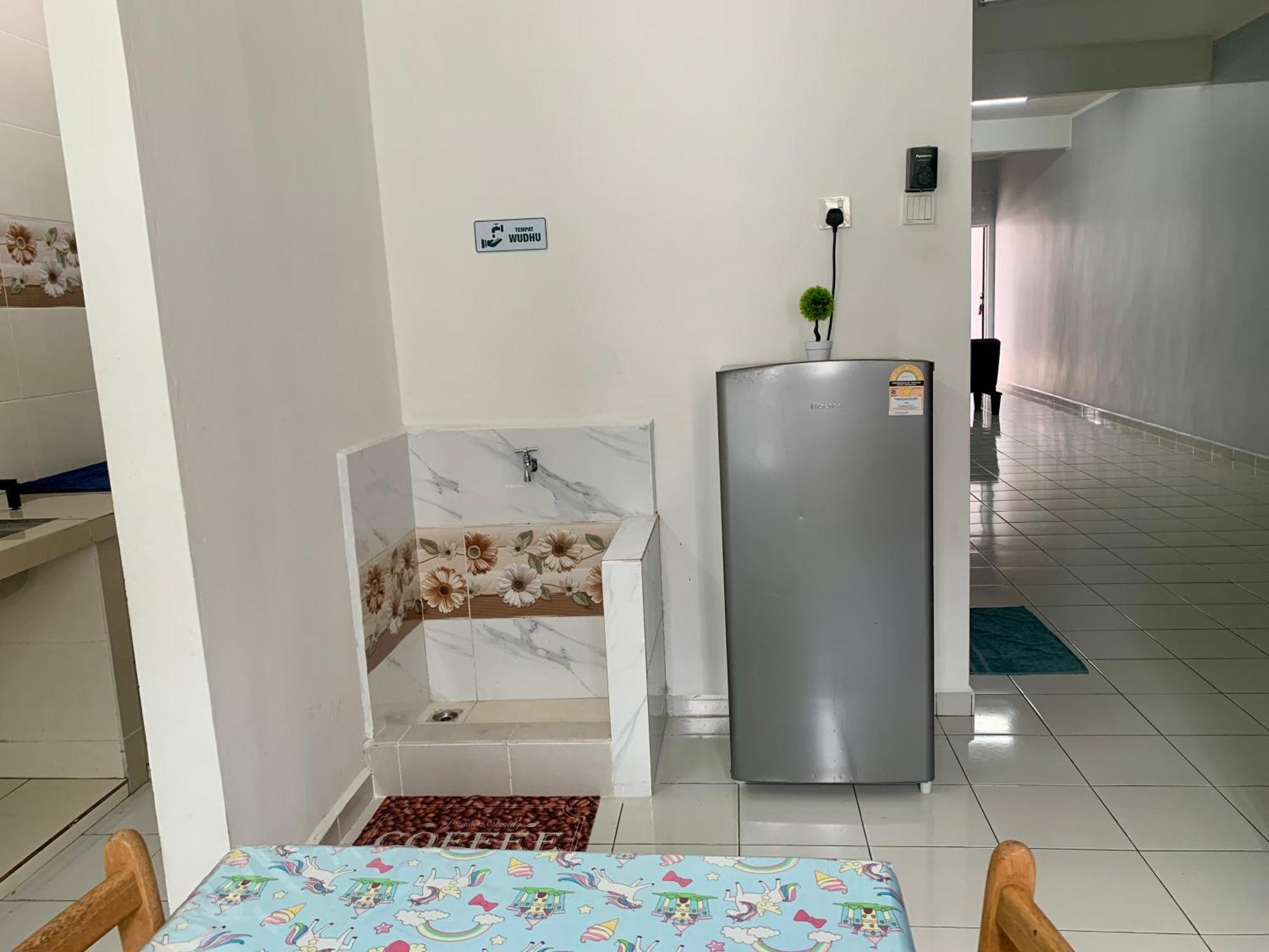 Homestay Cikgu Nora Near Uthm Kptm Kktm Ipg Moslim Onli Kampong Seri Gading エクステリア 写真